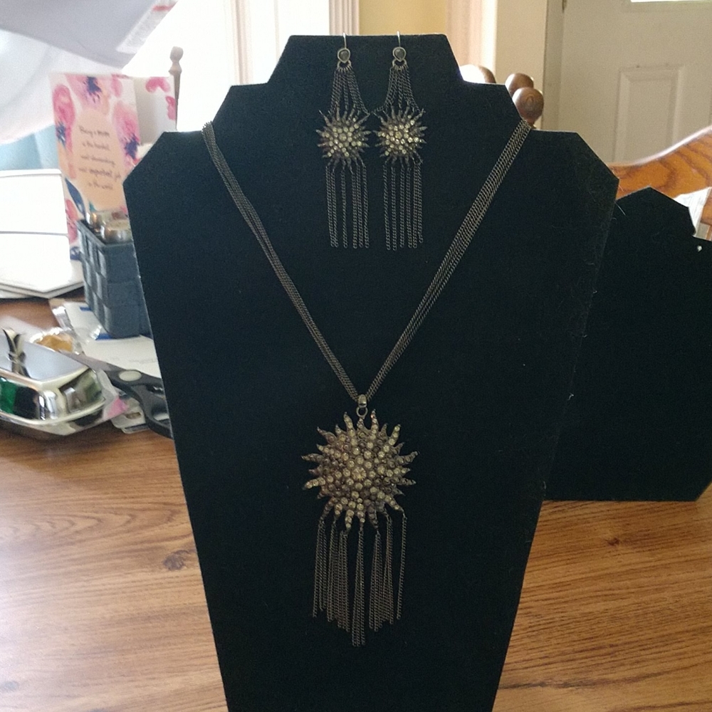 Black and rhinestone necklace and earrings set
